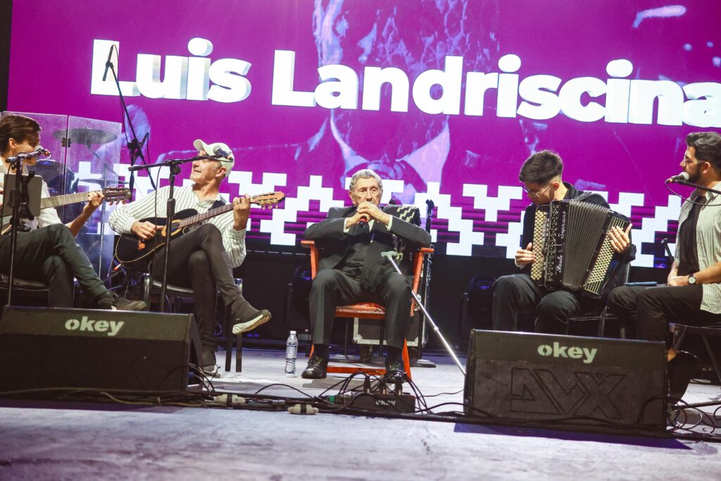 El humor, la nostalgia y la sabiduría popular se apoderaron de la 2da noche de festival.