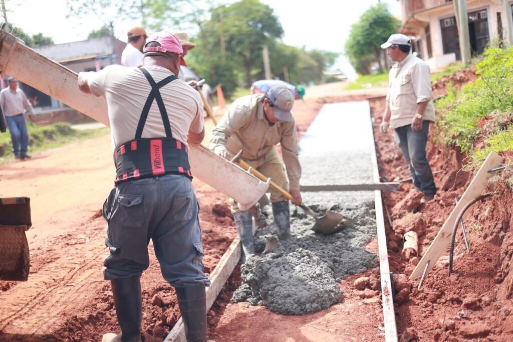 Suaid recorrió las obras de cordón cuneta en calle Madariaga y destacó el rol de los vecinos en el Programa Mita y Mita.