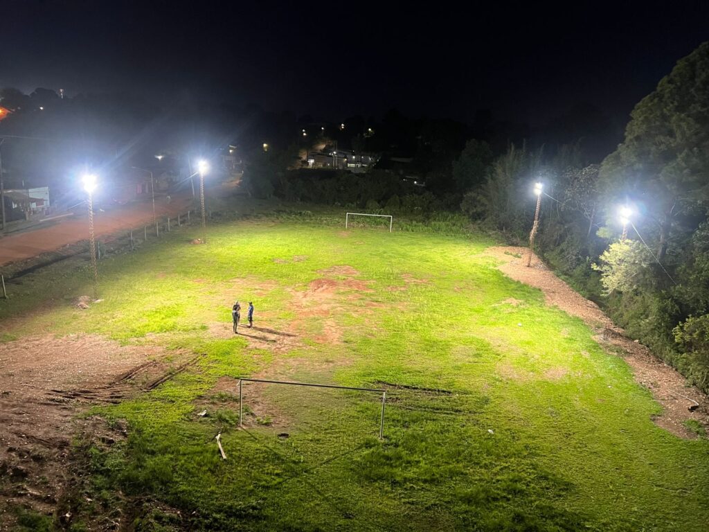 El Municipio instaló nueva iluminación Led en la cancha del Club Berón de Astrada