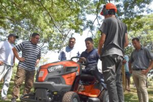 Suman modernas maquinarias a mantenimiento de espacios públicos.