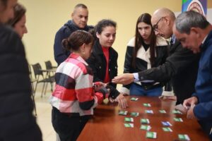 El Municipio entregó carnets de transporte escolar gratuito y amplió el beneficio a pensionados de ANSES.