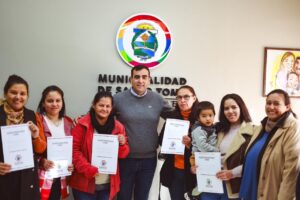 Seis familias de Santo Tomé recibieron la regularización de sus terrenos