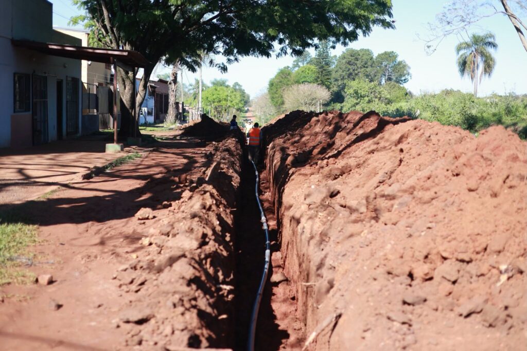 La red de agua sigue llegando a más familias.