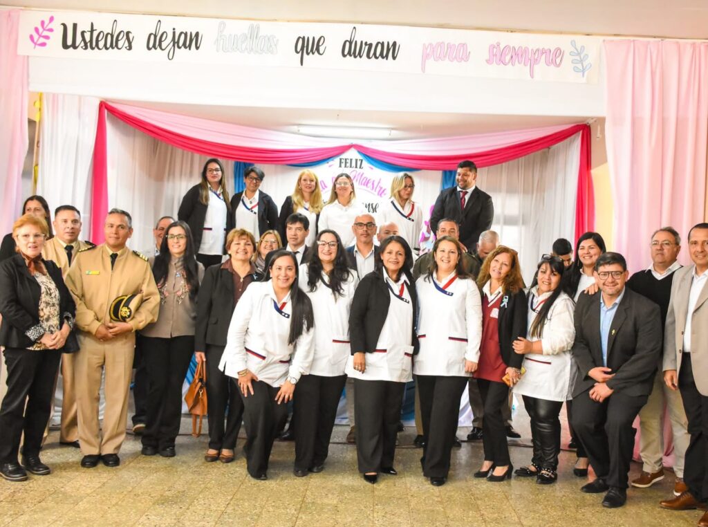 Santo Tomé: Emotivo homenaje a quienes enseñan día a día con el corazón